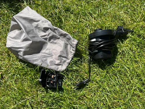 Elektrische pomp met adapter van decathlon Frankrijk, Caravans en Kamperen, Luchtpompen, Zo goed als nieuw, Ophalen of Verzenden