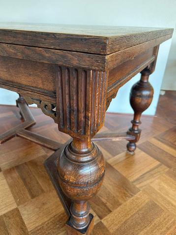 Antieke Hollandse bolpoottafel beschikbaar voor biedingen