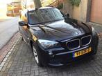 BMW X1 2.0 Sdrive 20I AUT 2011 Zwart M pakket, Auto's, BMW, Achterwielaandrijving, 1800 kg, 4 cilinders, Alcantara