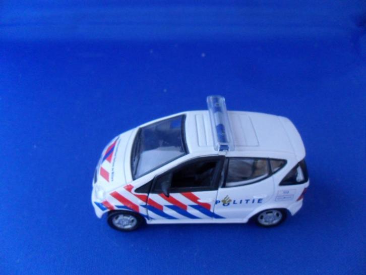 model auto 1.43 Mercedes Benz A Klasse Politie Ned. HONGWELL, Hobby en Vrije tijd, Modelauto's | 1:43, Zo goed als nieuw, Auto
