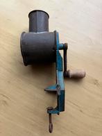 gietijzer antiek kaas/notenraspmolen, Antiek en Kunst, Ophalen