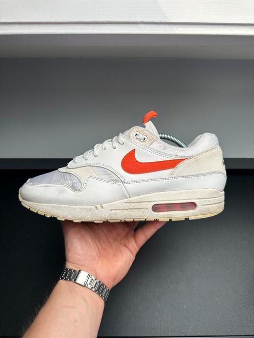 Nike Air Max 1 Tongue Tab White Red / 44,5, Kleding | Heren, Schoenen, Zo goed als nieuw, Overige kleuren, Ophalen of Verzenden