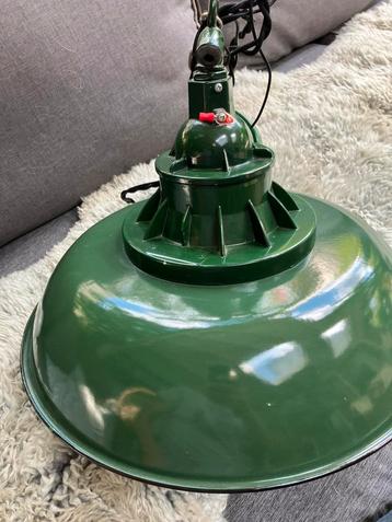 Groene emaille hanglamp  beschikbaar voor biedingen