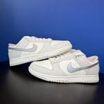 NIKE DUNK LOW SILVER SWOOSH - maat 39, Kleding | Heren, Schoenen, Wit, Nike, Nieuw, Ophalen of Verzenden