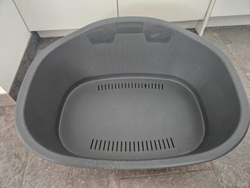 Kunststof hondenmand  beschikbaar voor biedingen