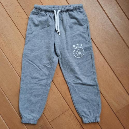 AJAX joggingbroek grijs maat 116/122, Kinderen en Baby's, Kinderkleding | Maat 116, Jongen of Meisje, Broek, Verzenden