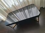 Langwerpige salontafel zwart glas messing onderstel, Huis en Inrichting, Tafels | Salontafels, 100 tot 150 cm, Glas, Minder dan 50 cm