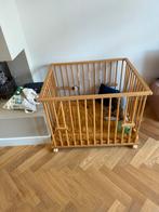 Gratis: Houten box met wielen, Kinderen en Baby's, Ophalen, Gebruikt, Vierkant, Wieltjes