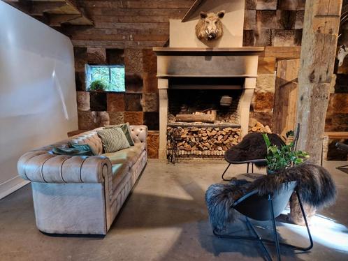 Chesterfield in champagnekleur, Huis en Inrichting, Banken | Sofa's en Chaises Longues, Gebruikt, Driepersoons, 200 tot 250 cm