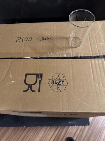 Festival bekers beschikbaar voor biedingen