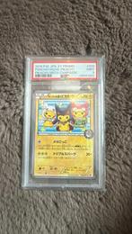 Pikachu Poncho 2015 PSA 9 - Zeldzaam!, Hobby en Vrije tijd, Verzamelkaartspellen | Pokémon, Ophalen, Zo goed als nieuw