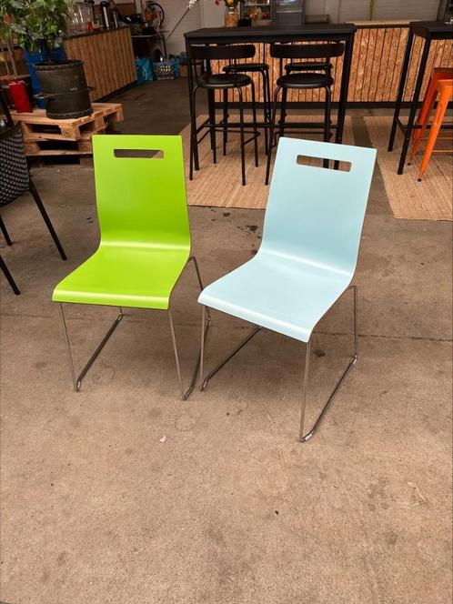 Te koop: 12 comfortabele kantoorstoelen – 6 blauw & 6 gro, Huis en Inrichting, Stoelen, Gebruikt, Vijf, Zes of meer stoelen, Hout