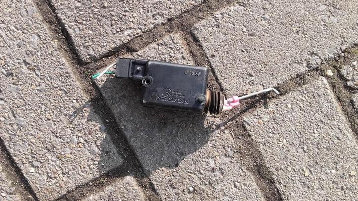 Centraal motortje vd achterklep Scenic 2001, Auto diversen, Overige Auto diversen, Ophalen of Verzenden