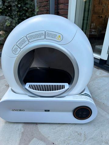 Zelfreinigende kattenbak 1 mnd oud €150 beschikbaar voor biedingen