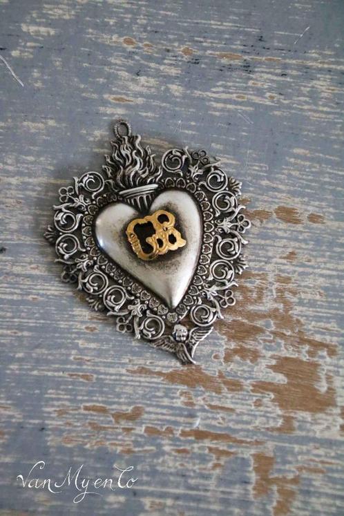 Oud zilveren ex voto hartje, Antiek en Kunst, Curiosa en Brocante, Ophalen of Verzenden