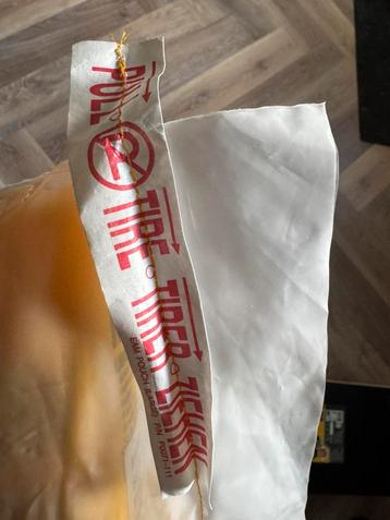 Reddingsvest nieuw. beschikbaar voor biedingen