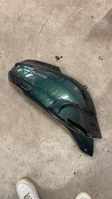 Piaggio skr achterkap groen uitlaat kant skipper beschikbaar voor biedingen
