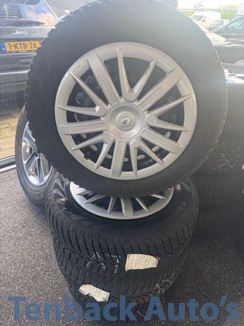 Winterset Renault Captur 205/60/16 inch Vredestein winterban, Auto-onderdelen, Banden en Velgen, Banden en Velgen, Winterbanden