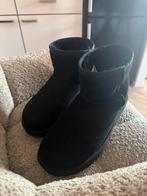 Uggs classic mini maat 39 zwart, Ophalen of Verzenden, Zo goed als nieuw, Zwart