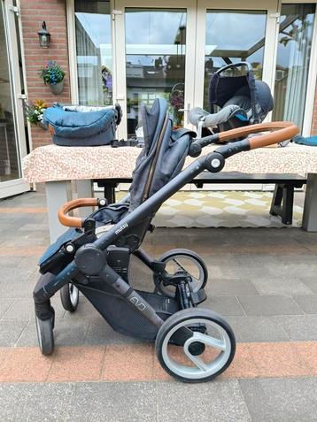 Mutsy Buggy met assecoires  beschikbaar voor biedingen