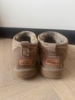 Ugg Ultra Mini Antilope Maat 39 - Gedragen, Kleding | Dames, Schoenen, Ophalen of Verzenden, Gedragen, Beige, Lage of Enkellaarzen