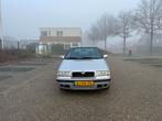 Skoda Felicia glxi fastback 1.3 50KW 1998 Grijs, Auto's, Voorwielaandrijving, 1289 cc, 4 cilinders, 68 pk