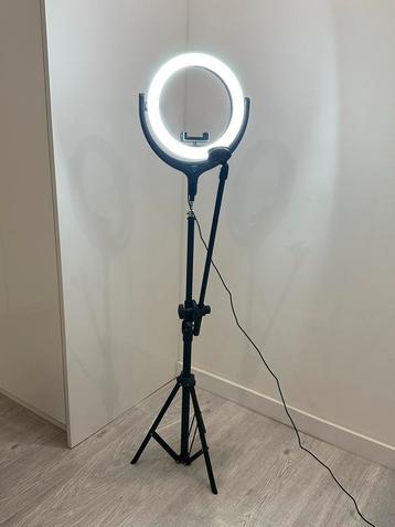 Lurk Ringlamp beschikbaar voor biedingen