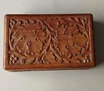 Hout uitgesneden kistje  L20 H 6 D12,5 sigaren? Sieraden ?, Antiek en Kunst, Ophalen of Verzenden