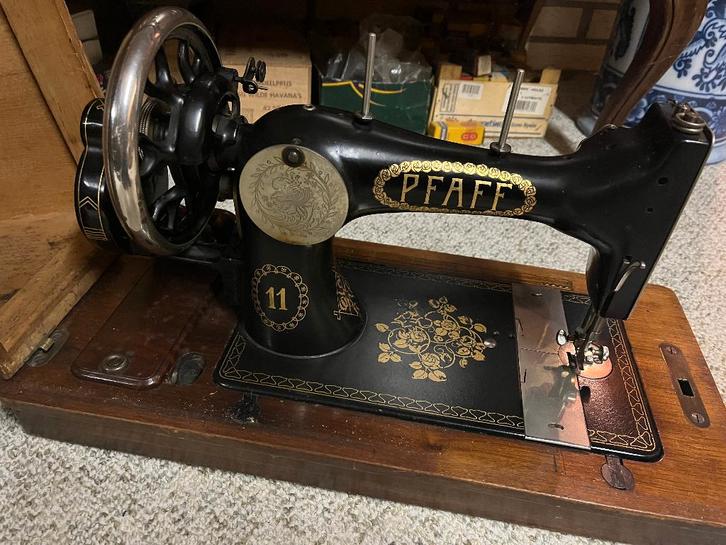 Pfaff Luxe Naaimachine, Antiek en Kunst, Antiek | Naaimachines, Ophalen of Verzenden