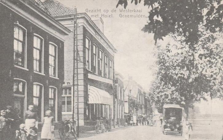 GENEMUIDEN Waterkaai met Hotel en Automobiel (reprint), Verzamelen, Ansichtkaarten | Nederland, Gelopen, Overijssel, 1980 tot heden