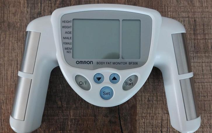 Lichaamsvetmeter Omron BF306, Sport en Fitness, Fitnessmaterialen, Zo goed als nieuw, Overige typen, Ophalen