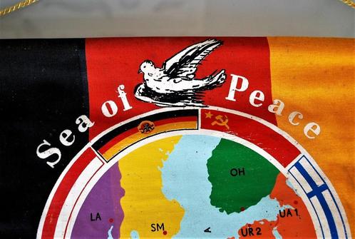 DDR Vaandel Vlag 45 cm van 3 lagen stof -  Zee van Vrede  -, Antiek en Kunst, Curiosa en Brocante, Ophalen of Verzenden