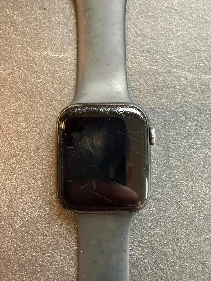 Apple Watch 6 44mm - Beschadigd, incl. accessoires, Sieraden, Tassen en Uiterlijk, Smartwatches, Gebruikt, iOS, Zwart, Afstand