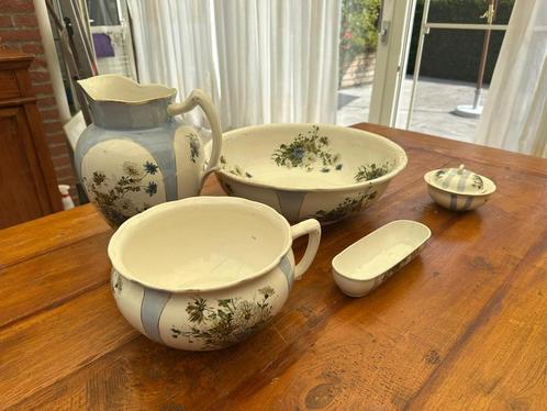 Klassieke wastafelset in Victoriaanse stijl, Antiek en Kunst, Antiek | Servies compleet, Ophalen of Verzenden