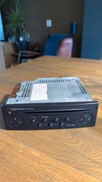 Renault Laguna / radio - met radio code erbij, Auto diversen, Autoradio's, Ophalen of Verzenden, Zo goed als nieuw