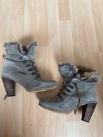 Invito korte suede laarsjes taupe met bonte voering mt 39, Beige, Lage of Enkellaarzen, Ophalen of Verzenden, Zo goed als nieuw