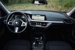 BMW 1-serie 118IA 140PK AUT. EXECUTIVE EDITION HEAD-UP/NAVI/, Auto's, BMW, Lichtsensor, Gebruikt, Blauw, Origineel Nederlands