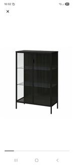 Vitrinekast zwart IKEA, Huis en Inrichting, Kasten | Vitrinekasten, Ophalen, Met deur(en), 50 tot 100 cm, Zo goed als nieuw