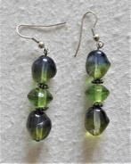 Nieuw: oorbellen glas kralen groen blauw zilver-kleur, Sieraden, Tassen en Uiterlijk, Oorbellen, Hangers, Nieuw, Ophalen of Verzenden