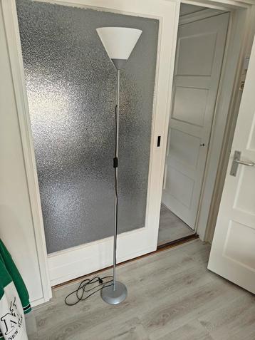 Vloerlamp  beschikbaar voor biedingen