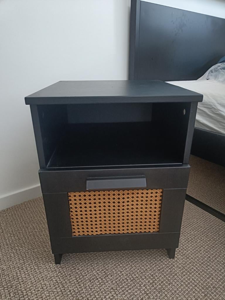 IKEA Brimnes zwart nachtkastje met rotan, Ophalen, Minder dan 45 cm, Minder dan 55 cm