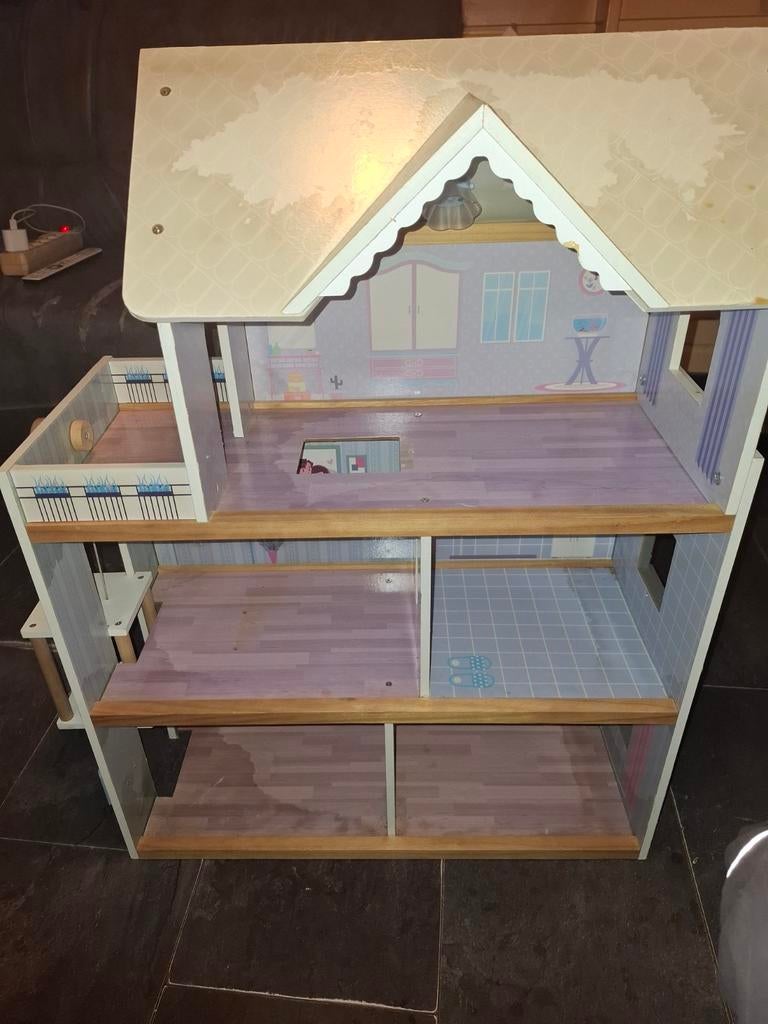 Te koop een groot poppenhuis, Ophalen, Gebruikt, Poppenhuis