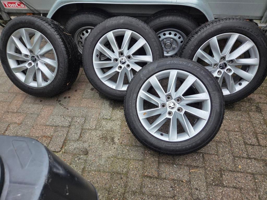 Set zomerbanden Skoda Superb en Peugeot velg 19 inch Augusto, Auto-onderdelen, Banden en Velgen, Ophalen, 215 mm, Banden en Velgen