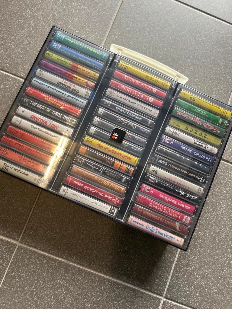 Cassette opbergkoffer vol met originele cassettebandjes, Ophalen, Gebruikt, Origineel, Pop
