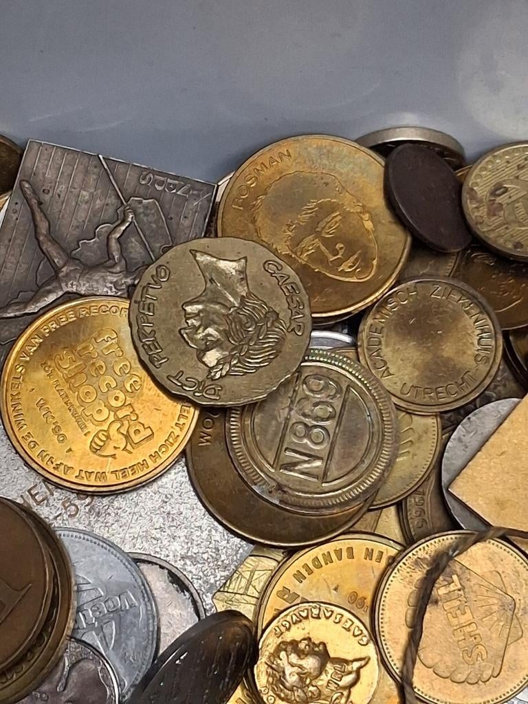 4,5 kg penningen en medaille, Ophalen of Verzenden, Buitenland, Munten
