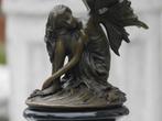 Bronzen beeld - slapende Elf - voet van marmer, Antiek en Kunst, Ophalen of Verzenden