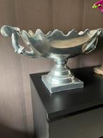 Zilverkleurige schaal met handvatten, Ophalen