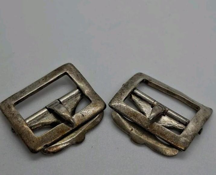 Antieke Zilveren Gespen - 2 stuks, 3cm doorsnede, Antiek en Kunst, Antiek | Goud en Zilver, Ophalen of Verzenden, Zilver