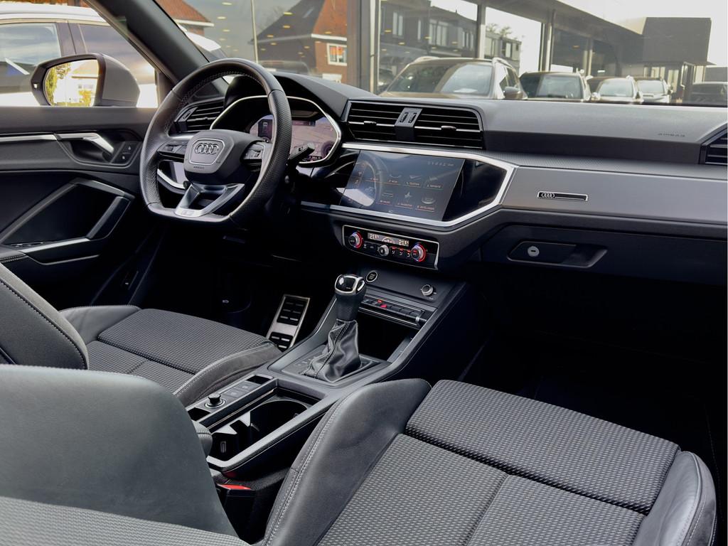 Audi Q3 35 TFSI AUT7 S-LINE LEDER NAVI DIGI-DASH CARPLAY LED, Euro 6, 4 cilinders, 1505 kg, Leder en Stof