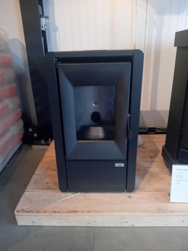 Karol Smart Zwart Pelletkachel - 2.8-6.2 kW, Huis en Inrichting, Kachels, Ophalen, Overige brandstoffen, Zo goed als nieuw, Pelletkachel